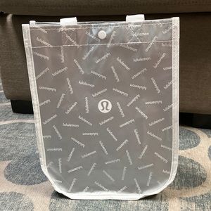 Lululemon bag silver and white